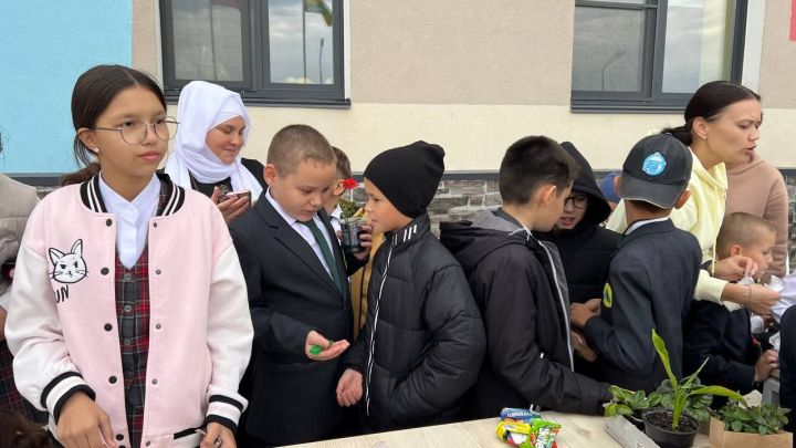 Бүген Саба урта мәктәбендә «Йөрәктән-йөрәккә» дип исемләнгән хәйрия ярминкәсе үтте