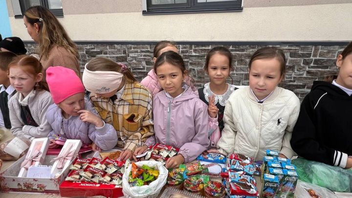 Бүген Саба урта мәктәбендә «Йөрәктән-йөрәккә» дип исемләнгән хәйрия ярминкәсе үтте