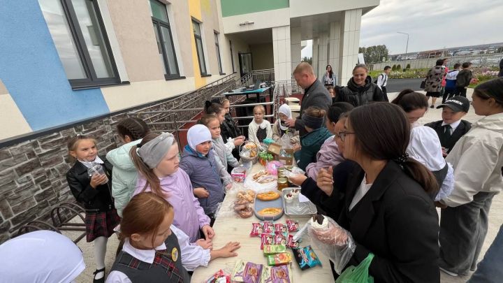 Бүген Саба урта мәктәбендә «Йөрәктән-йөрәккә» дип исемләнгән хәйрия ярминкәсе үтте
