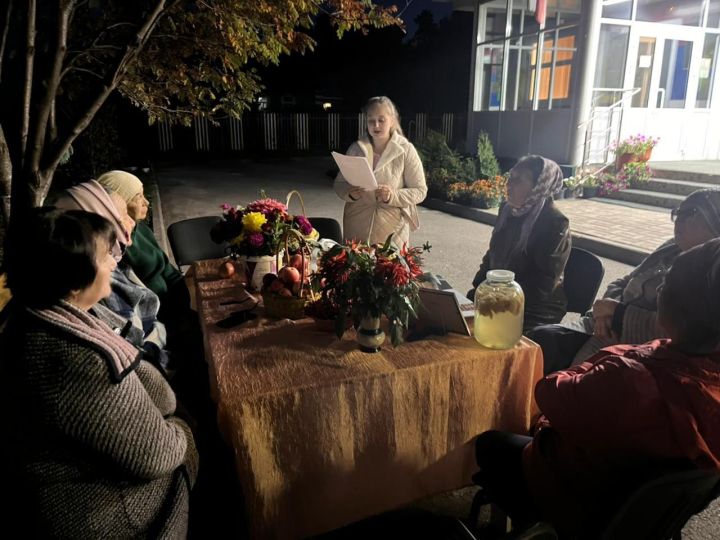 Алмалы кичтә авылдашлар очрашты