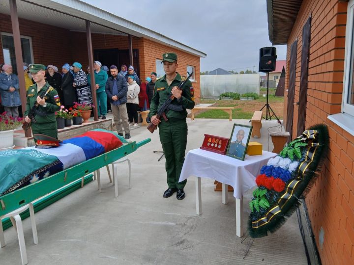 Бүген  райондашыбыз, махсус хәрби операциядә һәлак булган  Линар  Моталлаповны  соңгы юлга озаттылар