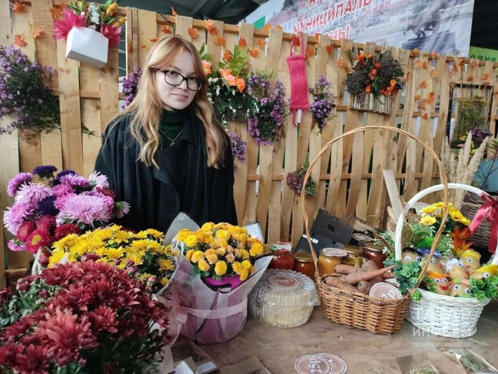 Сабадан яшь укытучы Камилә Әслахова: Мәктәпләребез ел саен ярминкәләрдә катнаша