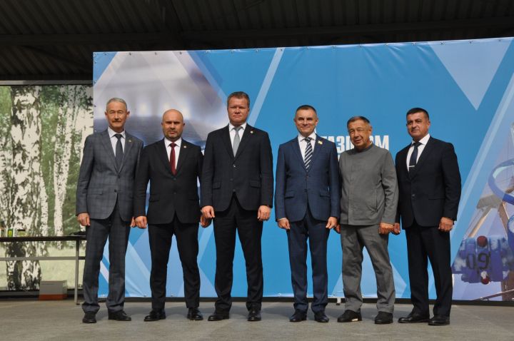 Өйләрне генә түгел, күңелләрне дә җылытучылар