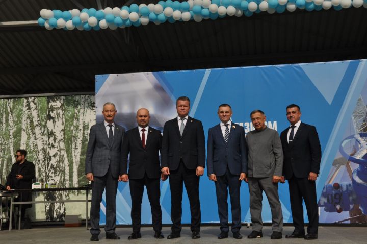 Өйләрне генә түгел, күңелләрне дә җылытучылар