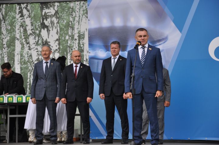 Өйләрне генә түгел, күңелләрне дә җылытучылар