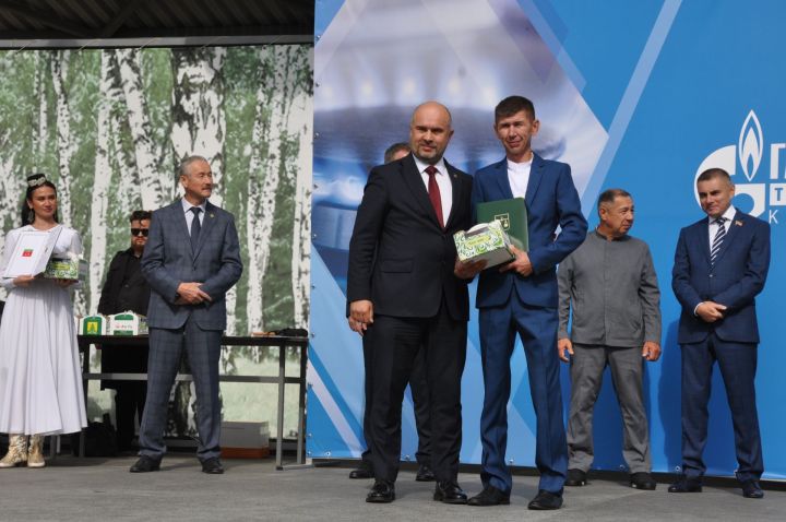 Өйләрне генә түгел, күңелләрне дә җылытучылар