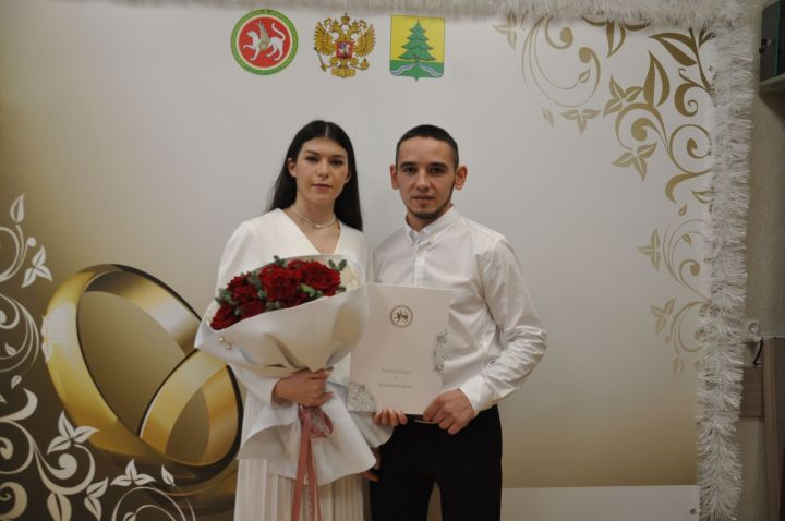 Сабада Яңа елның беренче пары язылышты