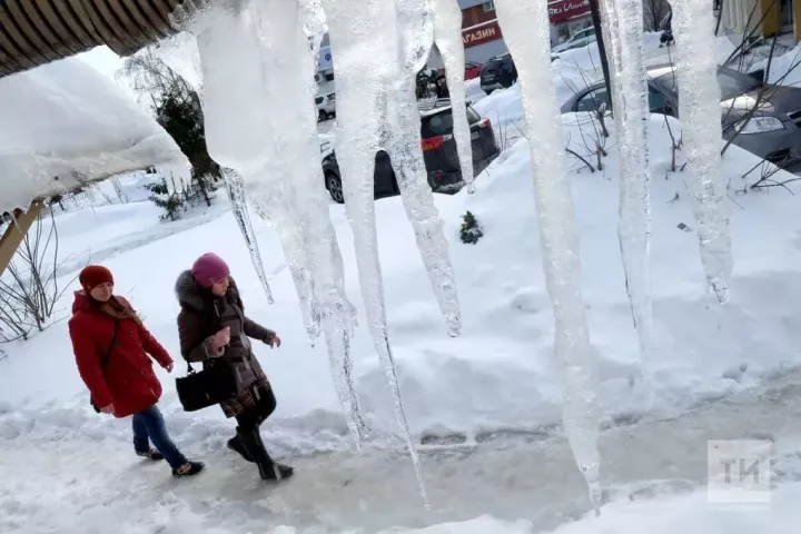 Түбәдән кар һәм боз сөңгеләре төшкән өчен кем җаваплы?