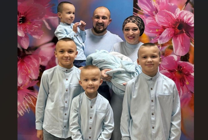 Биш бала әнисе Гөлфинә Хуҗиәхмәтова: «Бала туган саен, бер уйламаган җирдән мал керде»