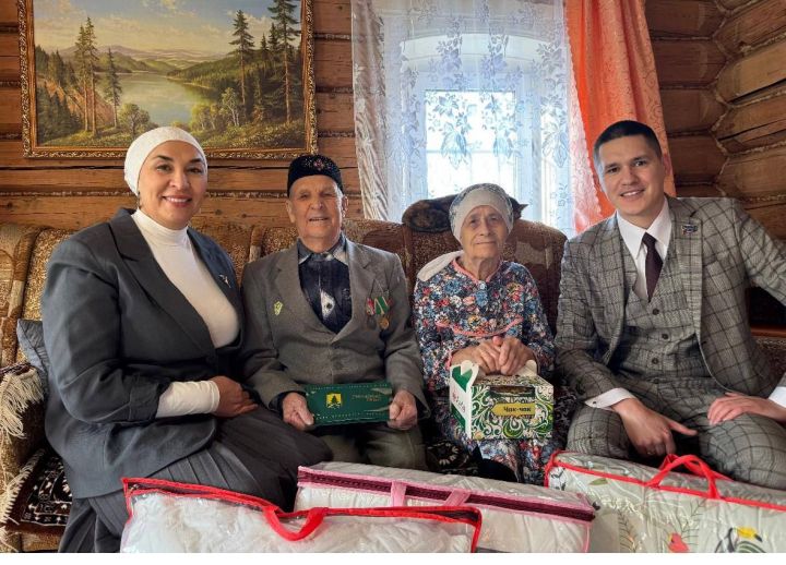 Шәмәрдәндә яшәүче Нәҗип Зиннуровны 90 яшьлек олы юбилее белән тәбрикләделәр