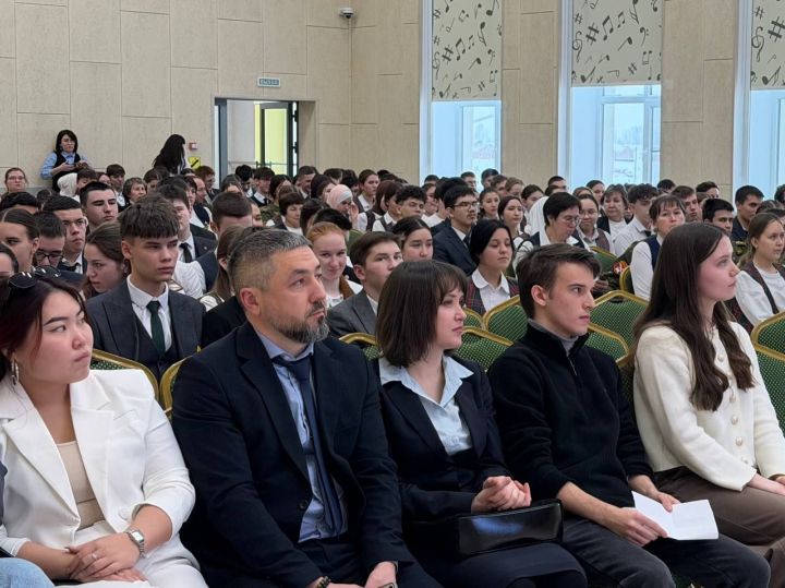 Саба урта мәктәбендә укучыларга БДИда 100 баллга  ирешү серләре турында сөйләделәр