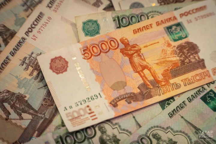 2027 елдан Татарстанда дәүләт хезмәткәрләренең окладлары 10 процентка арта