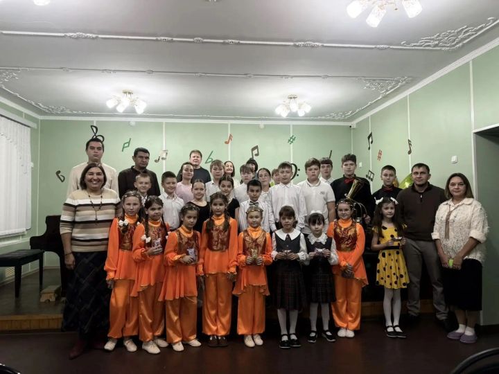Саба балалар сәнгать  мәктәбе укучылары өлкәннәргә концерт куйды