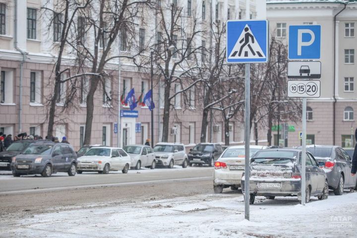 Бүген Казанда муниципаль парковкалар бушлай эшлиячәк
