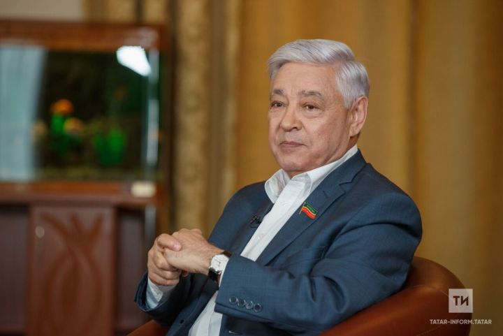 Фәрит Мөхәммәтшин Татарстан халкын Халыкара туган тел көне белән котлады