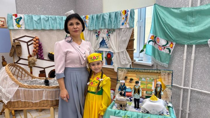 Шәмәрдән балалар бакчасы мөдире Гөлнара  Давыдова «Служение» III Бөтенроссия муниципаль премиясендә «Киләчәк буыннар өчен бөек мирас» номинациясе дипломы белән бүләкләнде