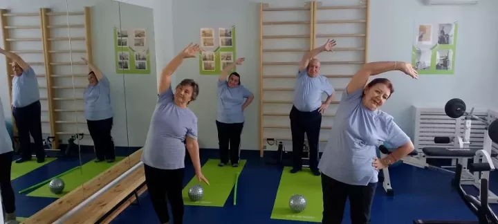 Өлкәннәр фитнес белән шөгыльләнә