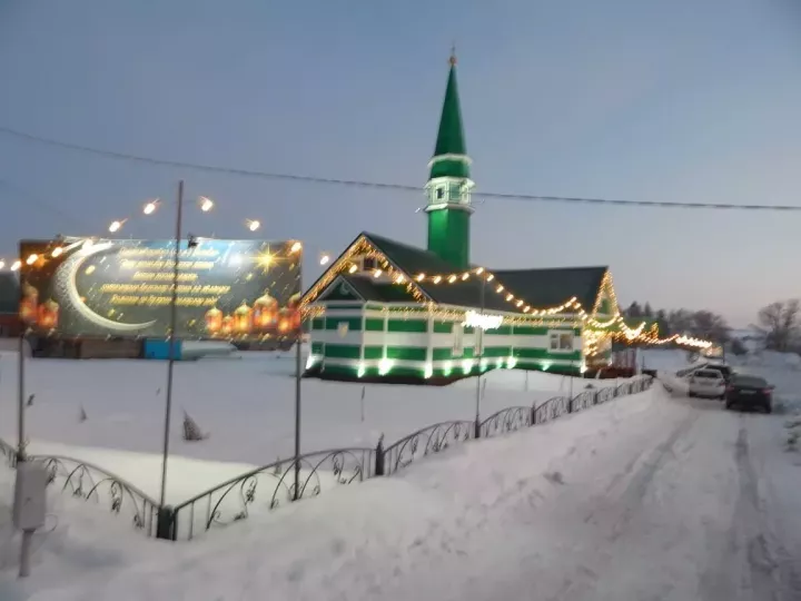 Мишәбәш авылы мәчете биләмәсен Рамазан аена  бәйрәмчә бизәгәннәр