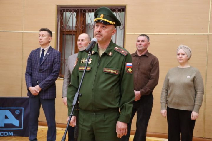 «Мин бармасам, апалар барсынмы, әниләр  сугышсынмы, мин кала алмыйм»