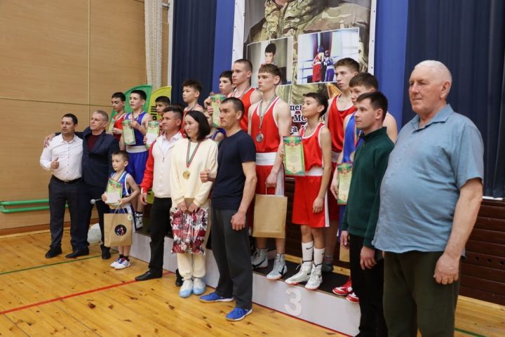 «Мин бармасам, апалар барсынмы, әниләр  сугышсынмы, мин кала алмыйм»