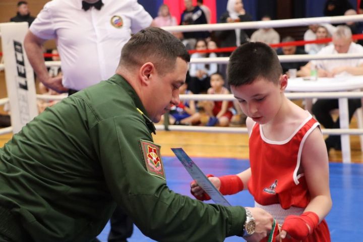«Мин бармасам, апалар барсынмы, әниләр  сугышсынмы, мин кала алмыйм»
