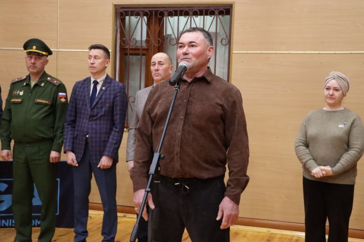 «Мин бармасам, апалар барсынмы, әниләр  сугышсынмы, мин кала алмыйм»