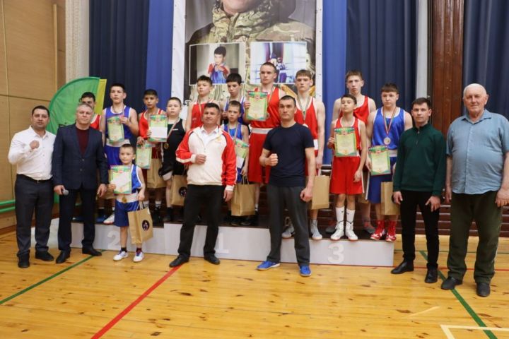 «Мин бармасам, апалар барсынмы, әниләр  сугышсынмы, мин кала алмыйм»