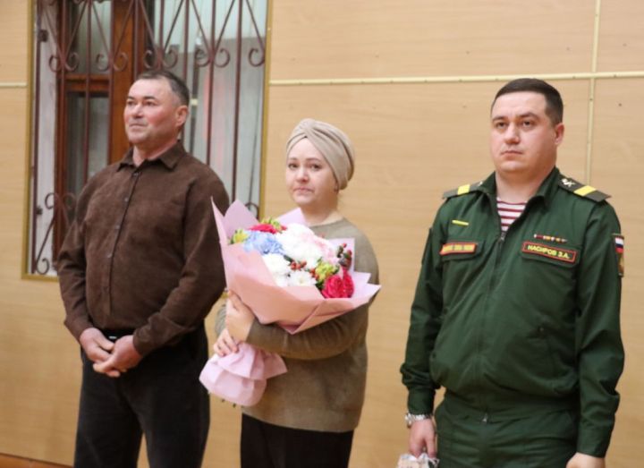 «Мин бармасам, апалар барсынмы, әниләр  сугышсынмы, мин кала алмыйм»