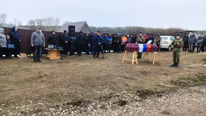 Бүген Чәбки-Саба авылы халкы батыр улын соңгы юлга озатты