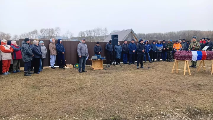 Бүген Чәбки-Саба авылы халкы батыр улын соңгы юлга озатты