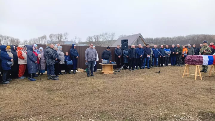 Бүген Чәбки-Саба авылы халкы батыр улын соңгы юлга озатты