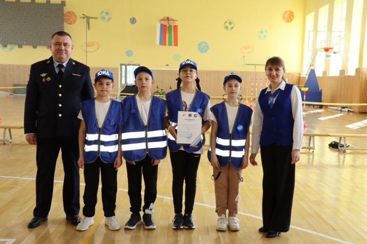 Яшь юл инспекторлары олы юлга  чыгар  алдыннан зур  сынаулар аша  үтә