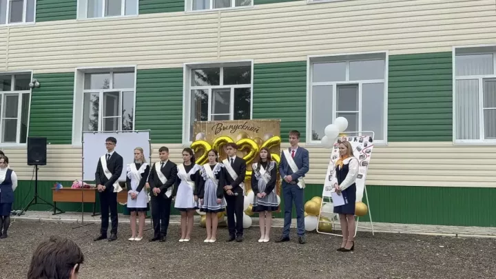 Бүген Юлбат урта мәктәбендә дә соңгы кыңгырау чыңлады
