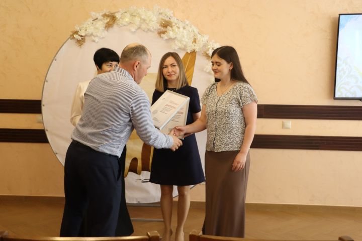 Иҗатка канат куючы бәйге