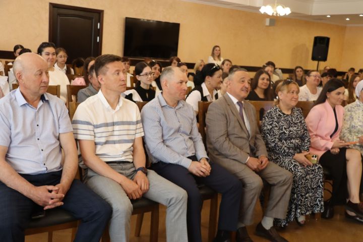 Иҗатка канат куючы бәйге
