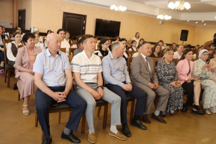 Иҗатка канат куючы бәйге