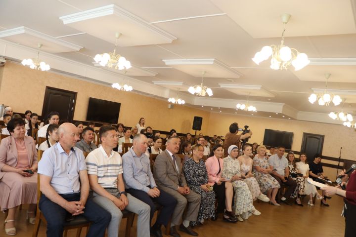 Иҗатка канат куючы бәйге