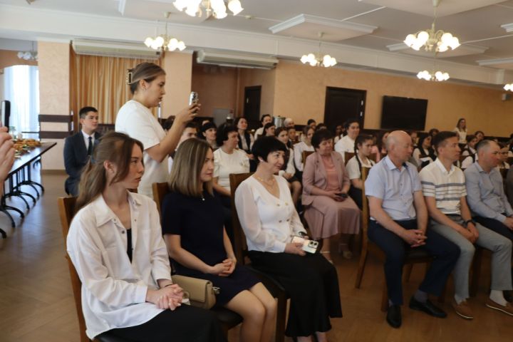 Иҗатка канат куючы бәйге