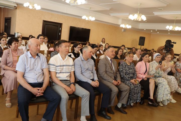 Иҗатка канат куючы бәйге