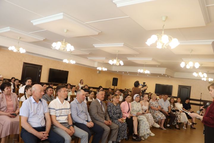 Иҗатка канат куючы бәйге