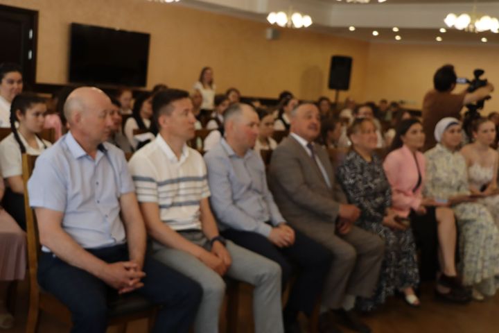Иҗатка канат куючы бәйге