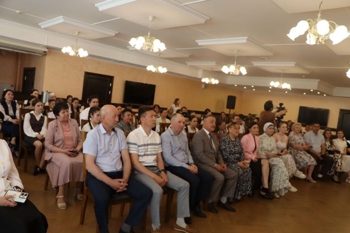 Иҗатка канат куючы бәйге