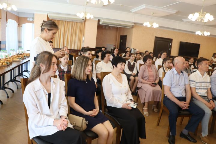 Иҗатка канат куючы бәйге