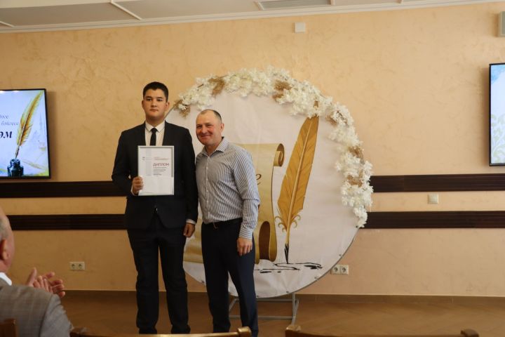 Иҗатка канат куючы бәйге