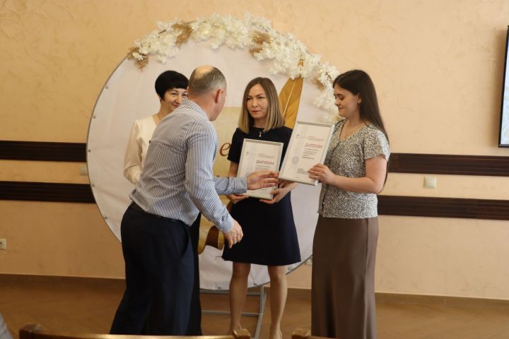 Иҗатка канат куючы бәйге