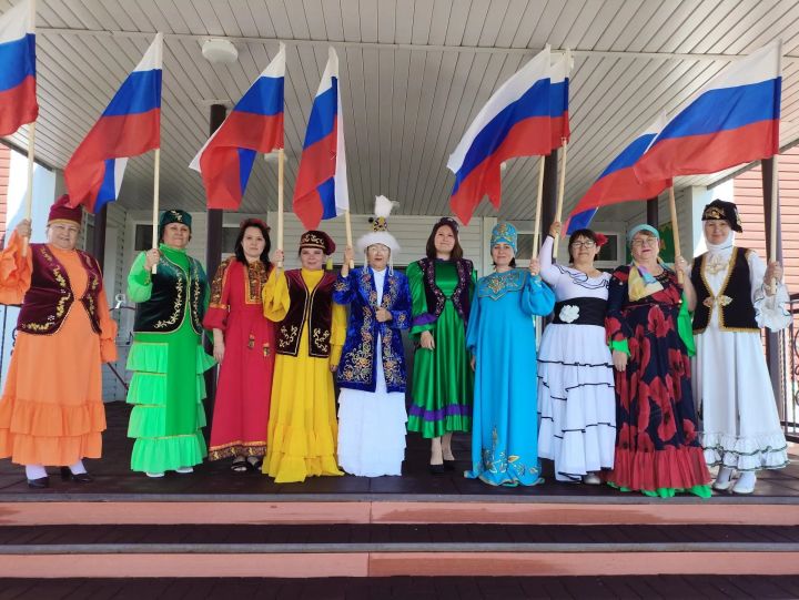 Шәмәрдәнлеләр «Россия көненә халык киеме ки» Бөтенроссия акциясенә кушылды