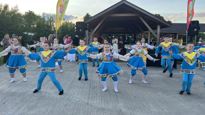 Сабада Балаларны яклау көнендә  Сәнгать мәктәбе укучыларын тәбрикләделәр