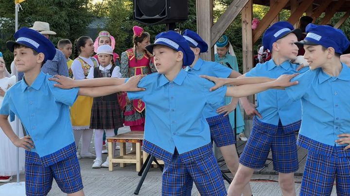 Сабада Балаларны яклау көнендә  Сәнгать мәктәбе укучыларын тәбрикләделәр