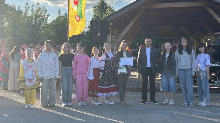 Сабада Балаларны яклау көнендә  Сәнгать мәктәбе укучыларын тәбрикләделәр
