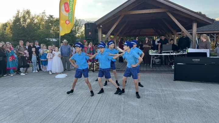 Сабада Балаларны яклау көнендә  Сәнгать мәктәбе укучыларын тәбрикләделәр
